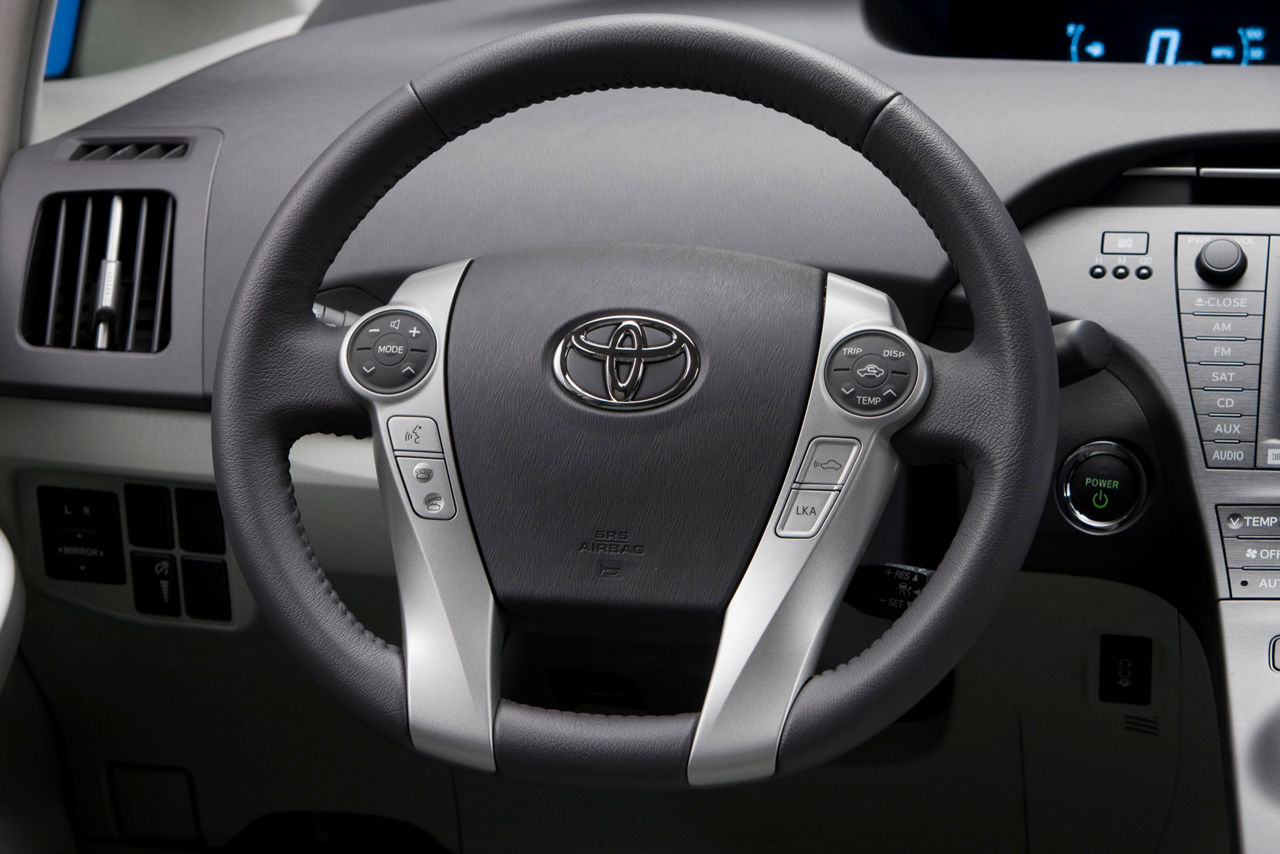 2013 toyota prius steering deals wheel size