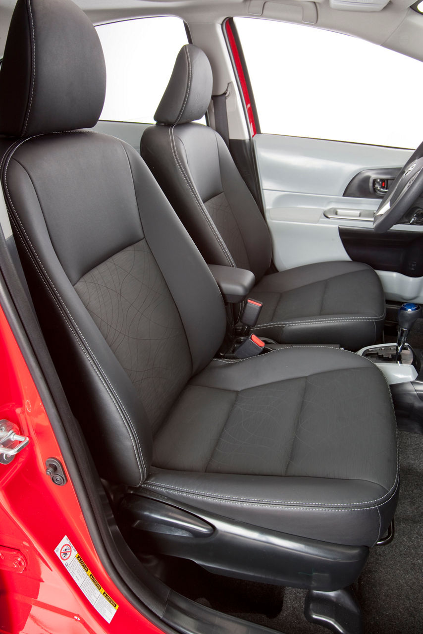 2012 toyota prius c 16