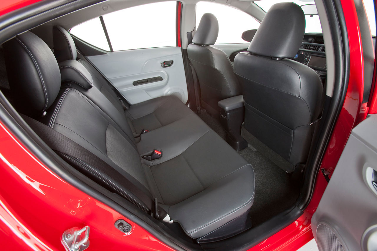 2012 toyota prius c 17