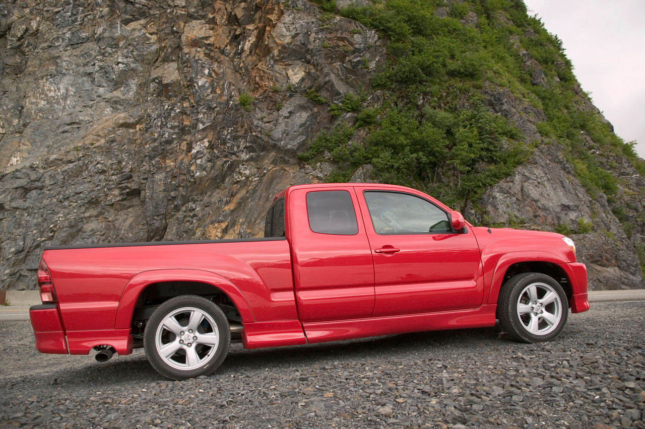008-toyota-tacoma-x-runner 1