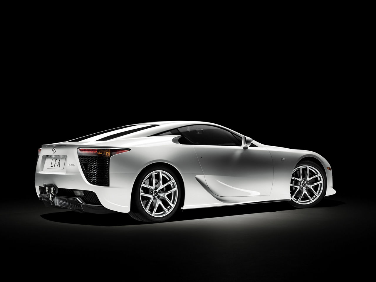 LEXUS　LFA Autoart Signature 1/18 Scale diecast 78833 - Lexus LFA - Red