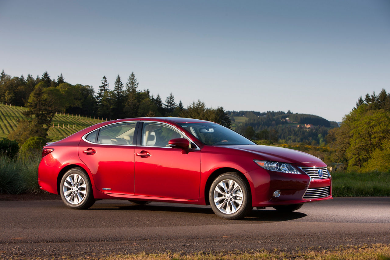 2013 Lexus ES 300h 03