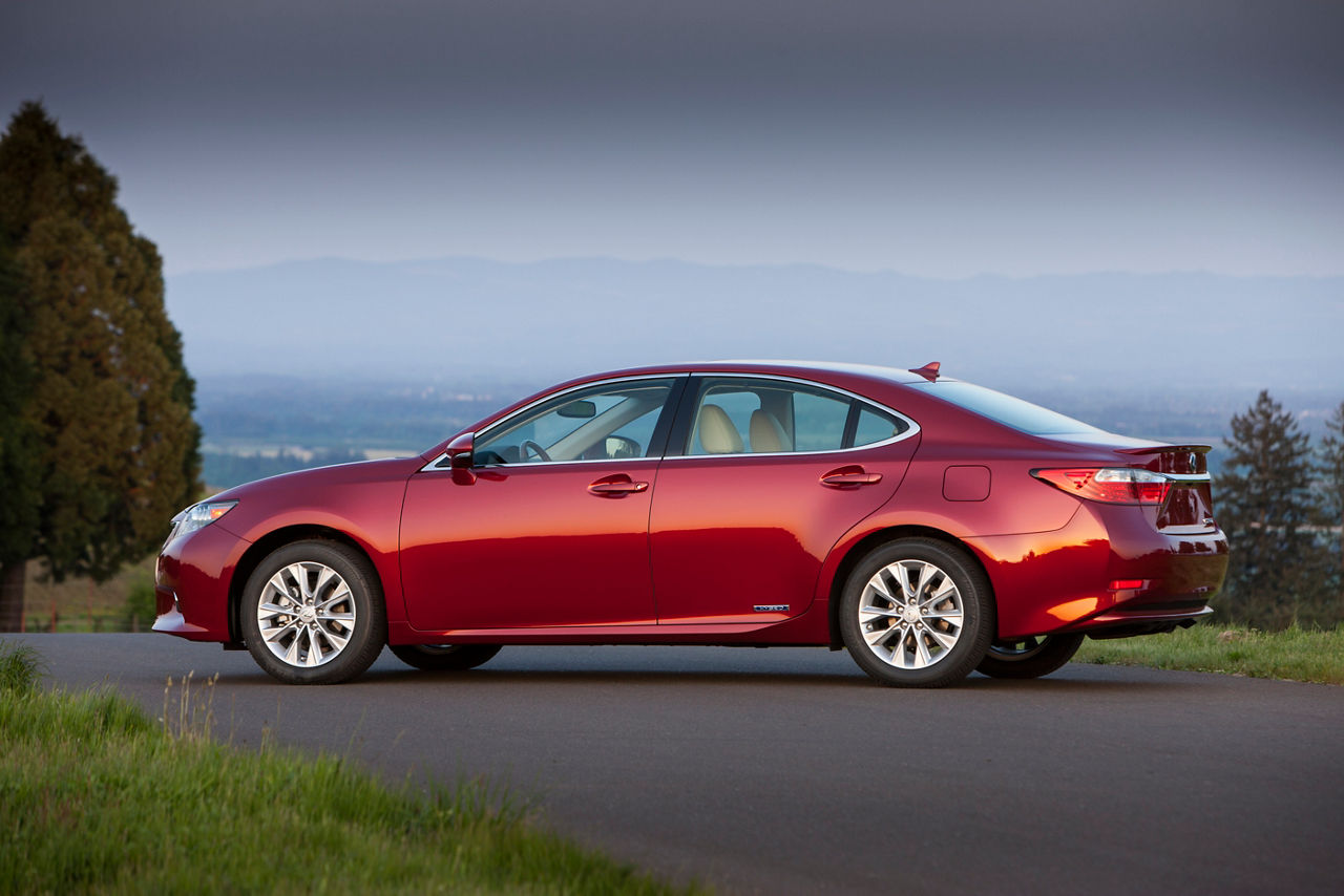 2013 Lexus ES 300h 05