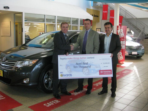 Toyota and RBC Rewards congratulate Toyota driver and winner of a $10 000 cheque in the 2008 make things better contest