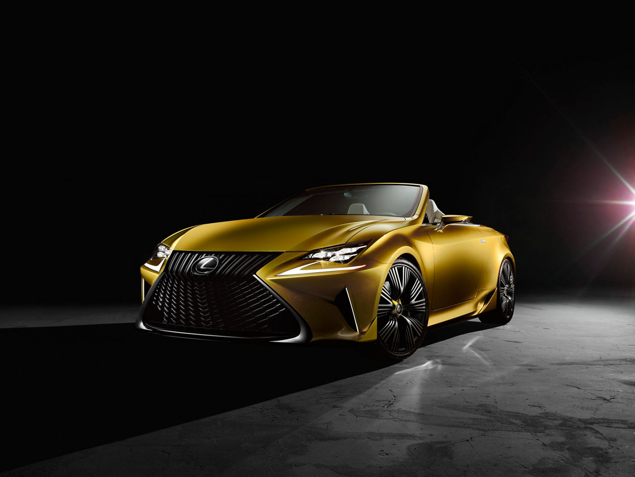 LF-C2 b)_Front3-4_low