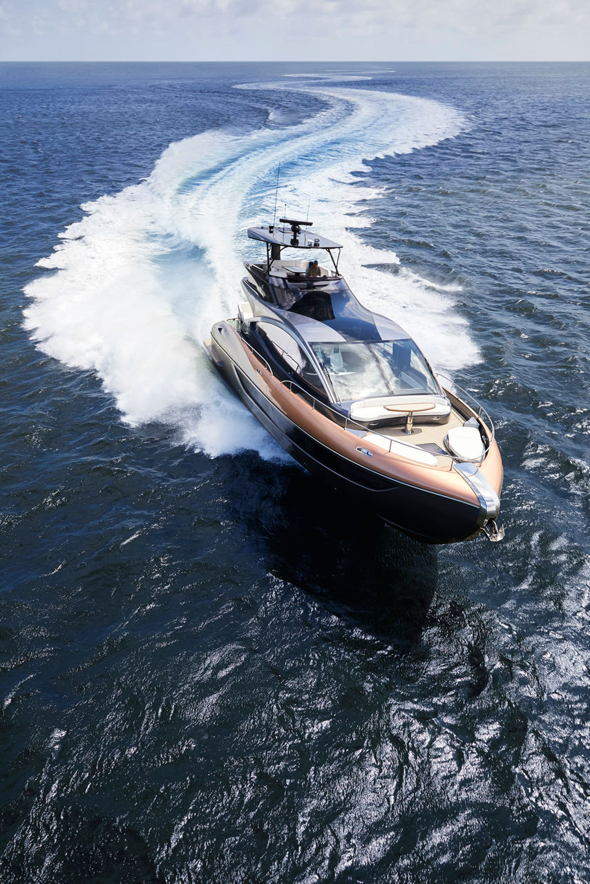LY 650 Hero Exterior JPG Image 3