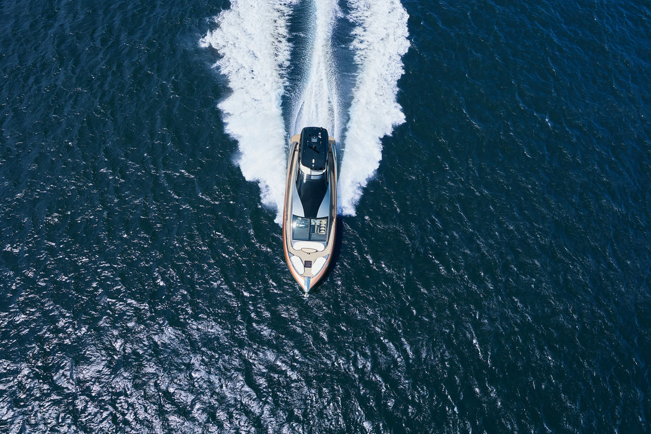LY 650 Hero Exterior JPG Image 5