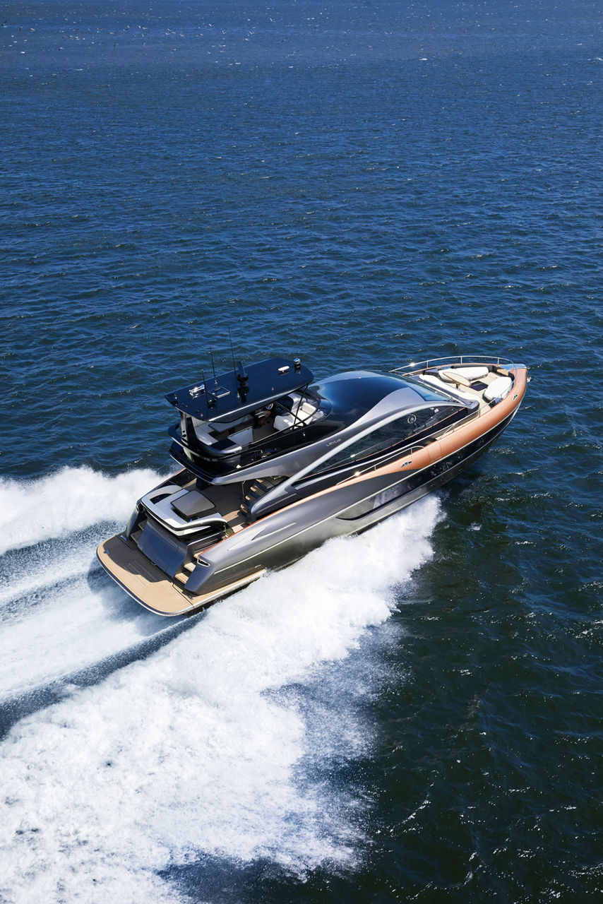 LY 650 Hero Exterior JPG Image 8