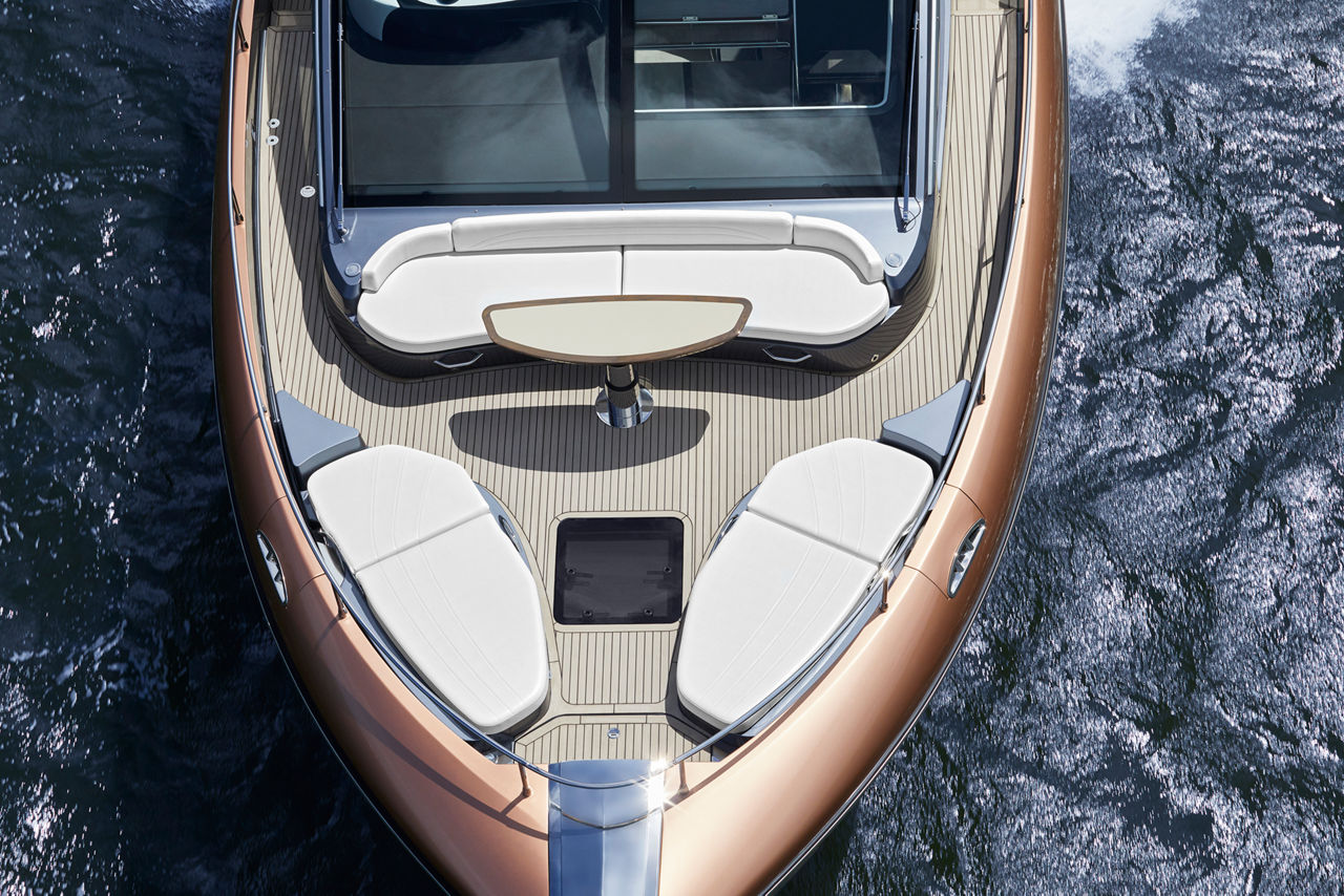 LY 650 Hero Exterior JPG Image 9