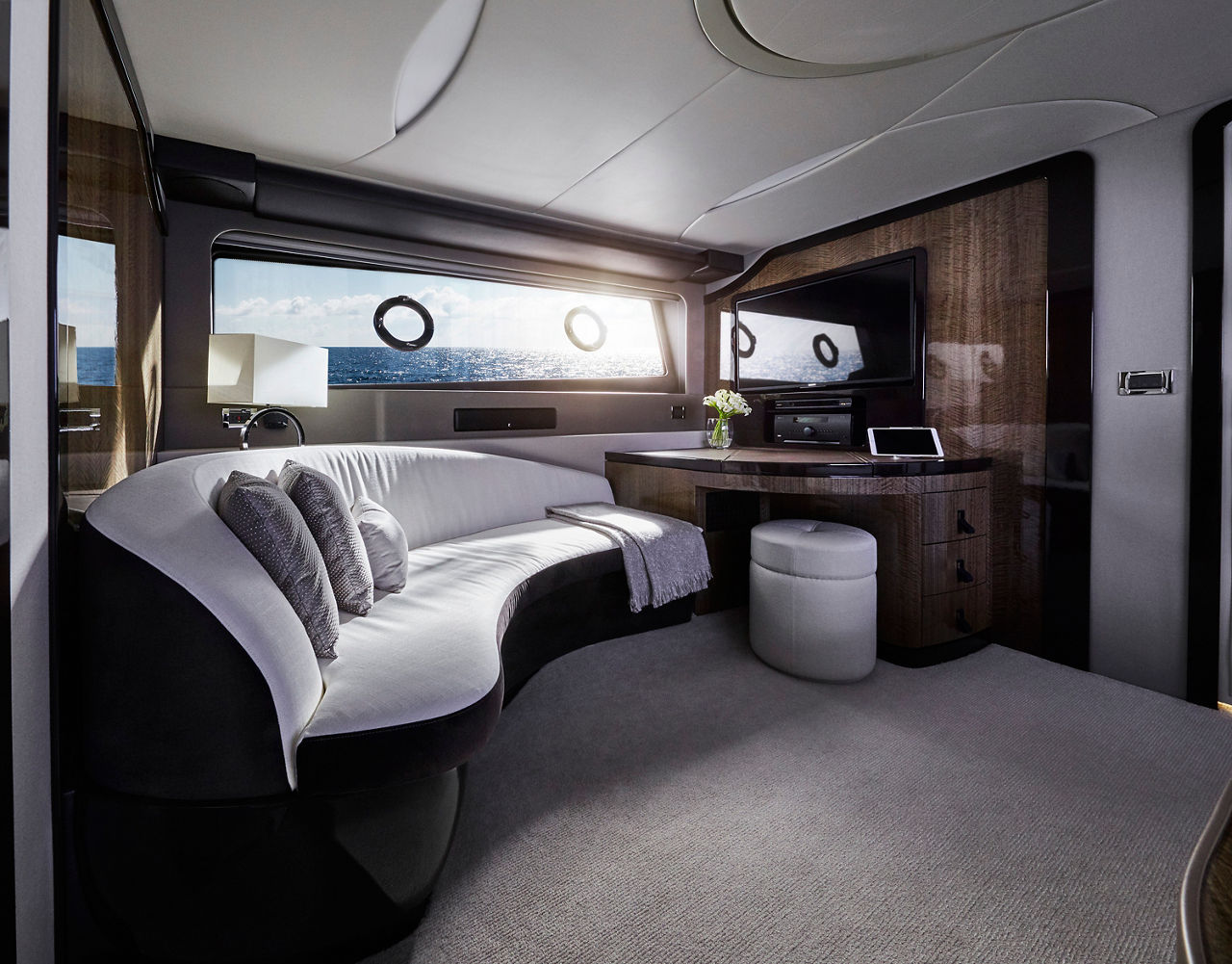 LY 650 Hero Interior JPG Image 1