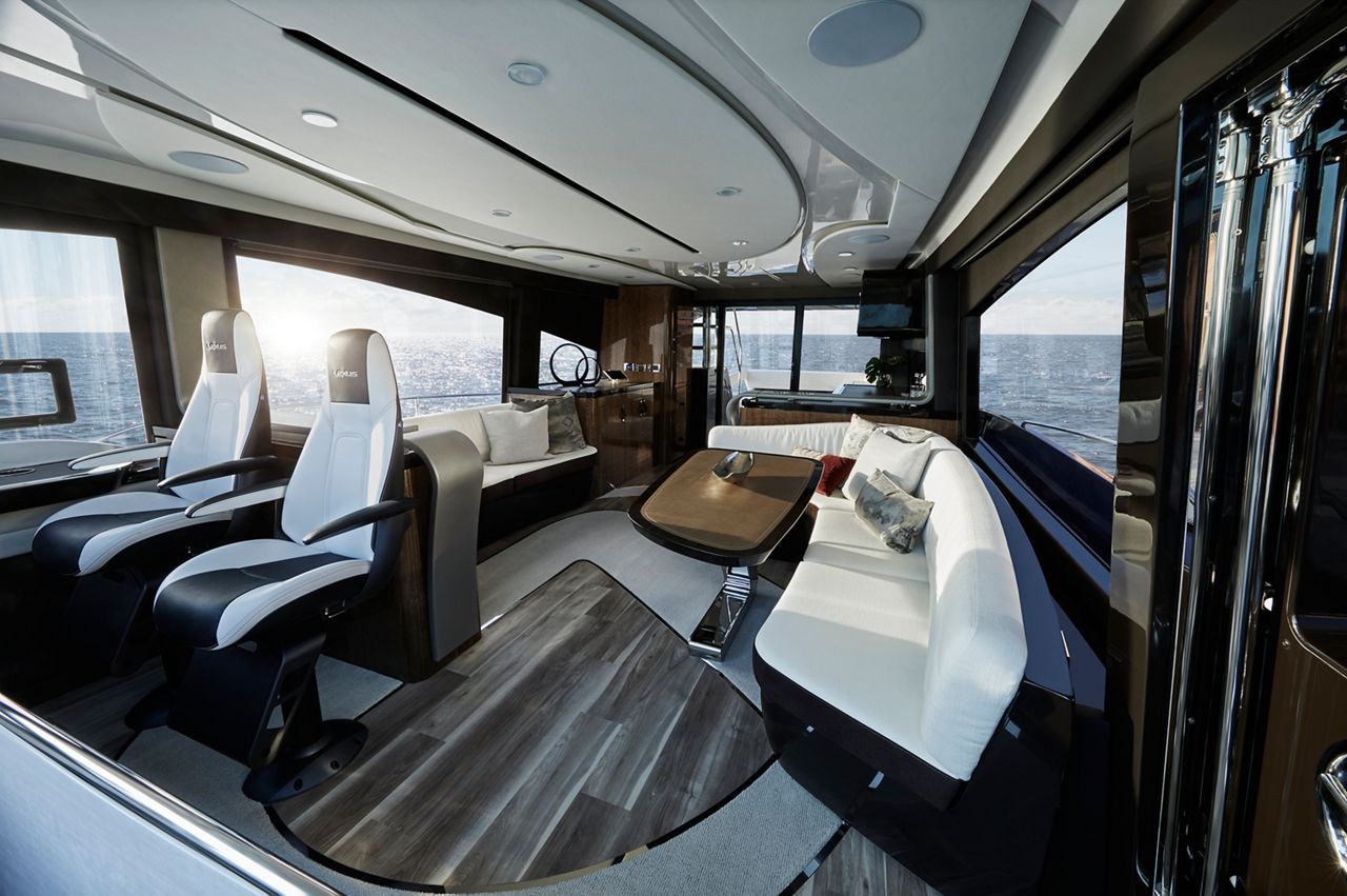 LY 650 Hero Interior JPG Image 3
