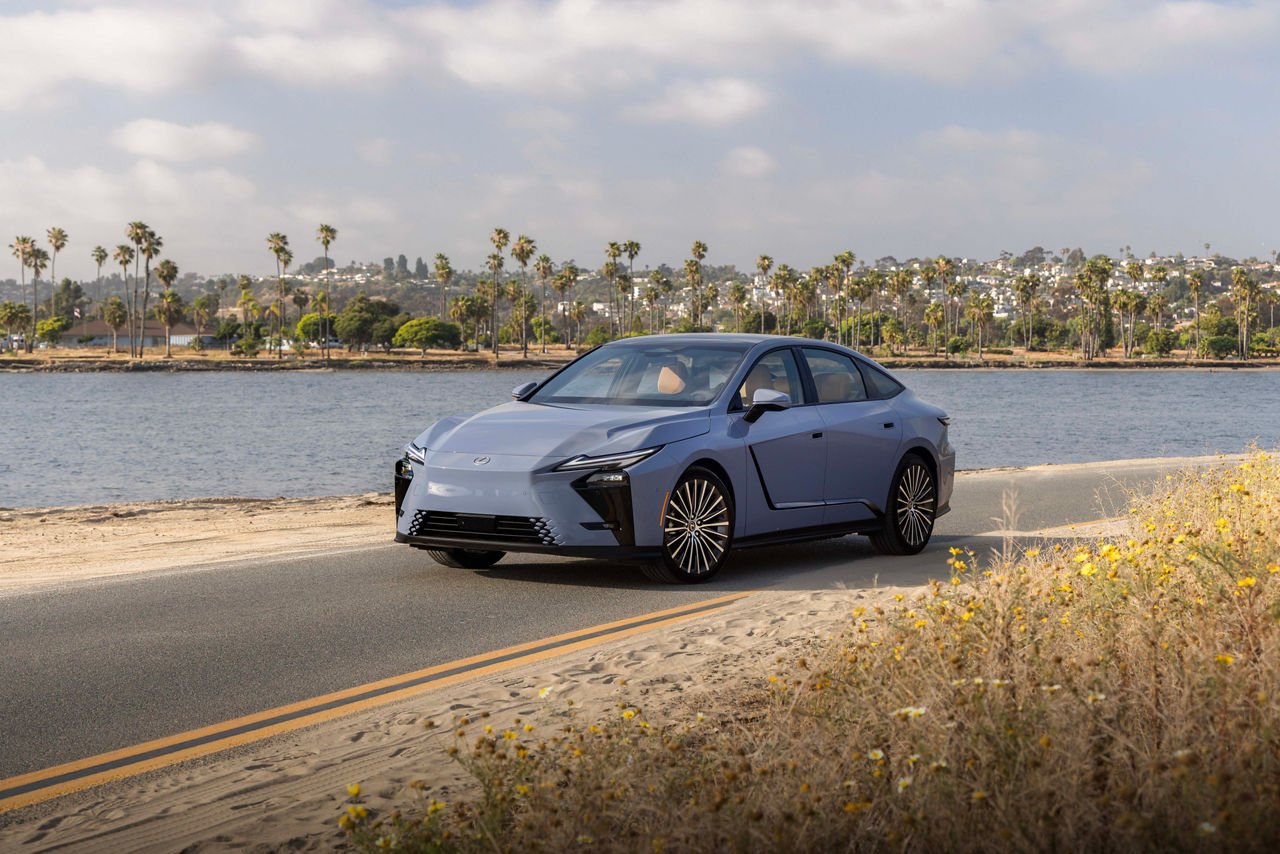 2026 Lexus ES 350e