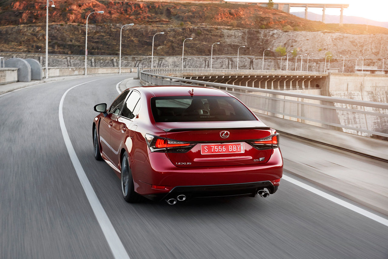 Lexus_GS-F_Red_04