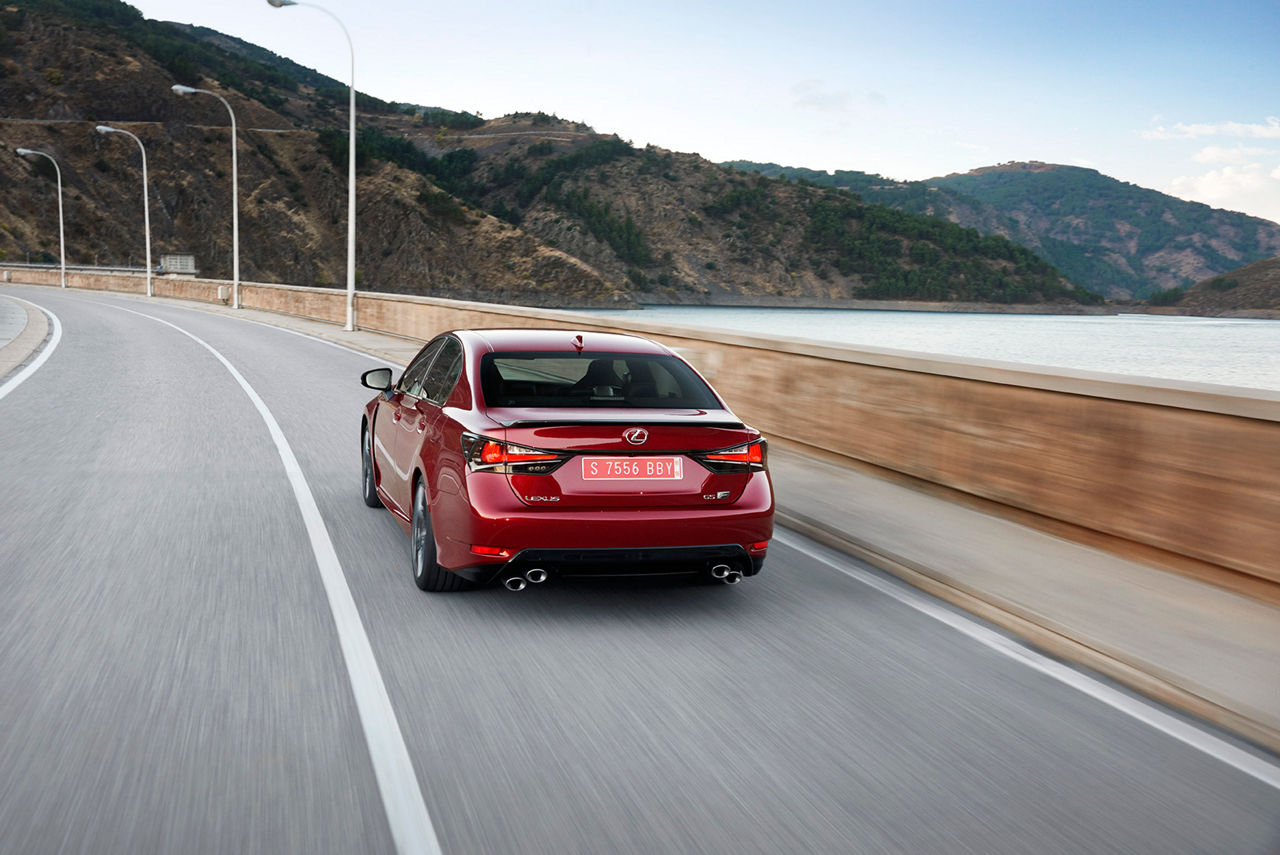 Lexus_GS-F_Red_05
