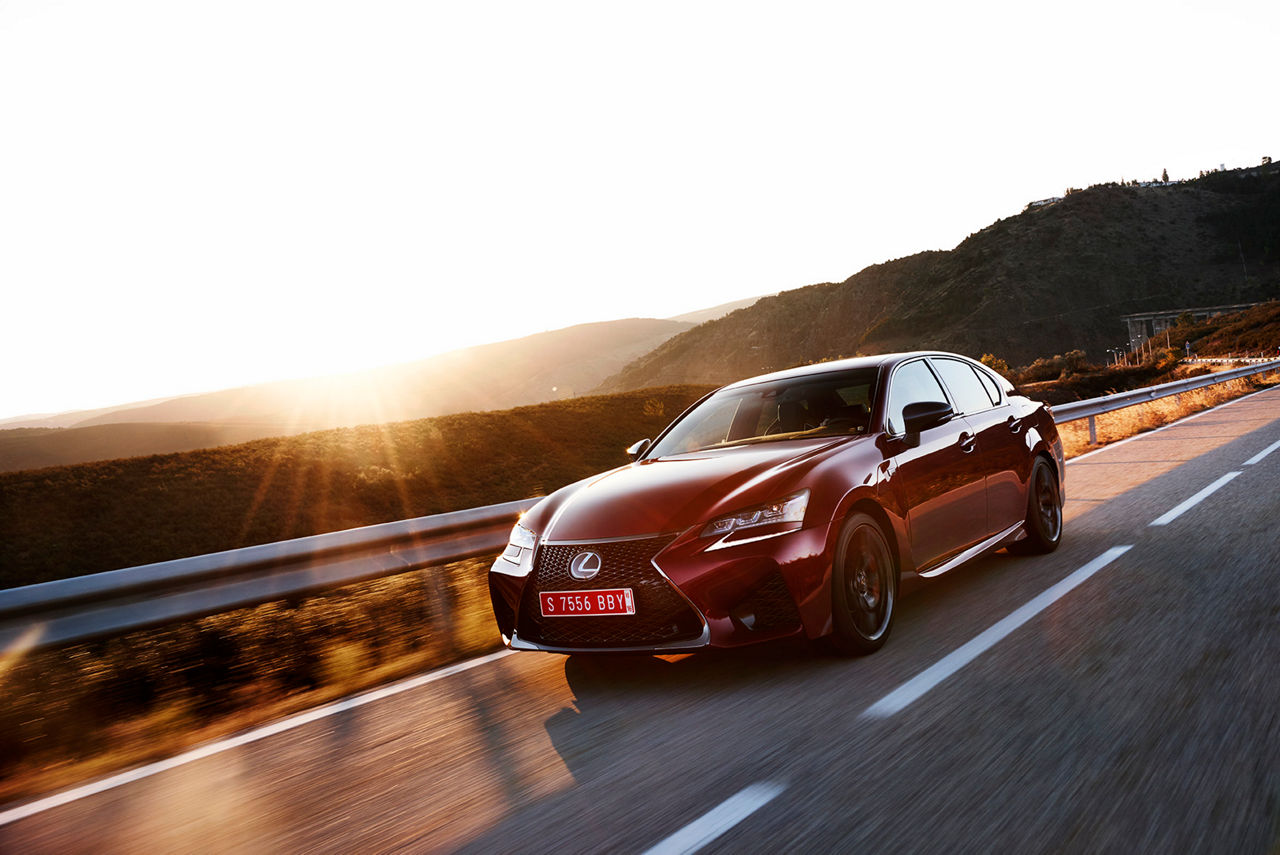 Lexus_GS-F_Red_07