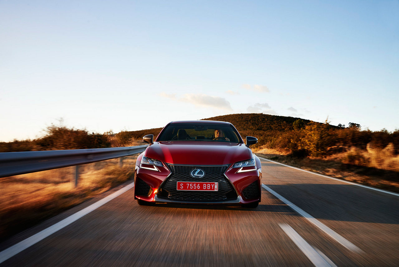 Lexus_GS-F_Red_08