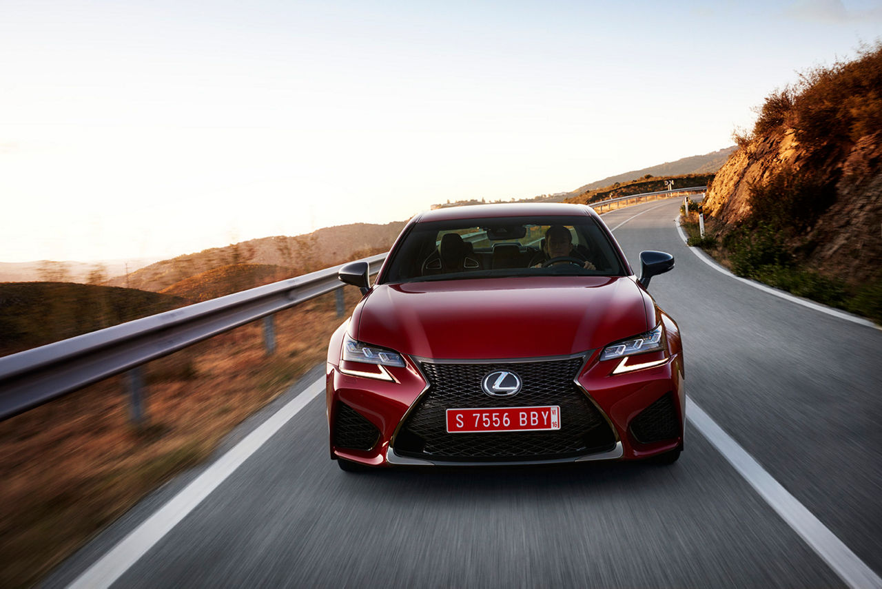 Lexus_GS-F_Red_09