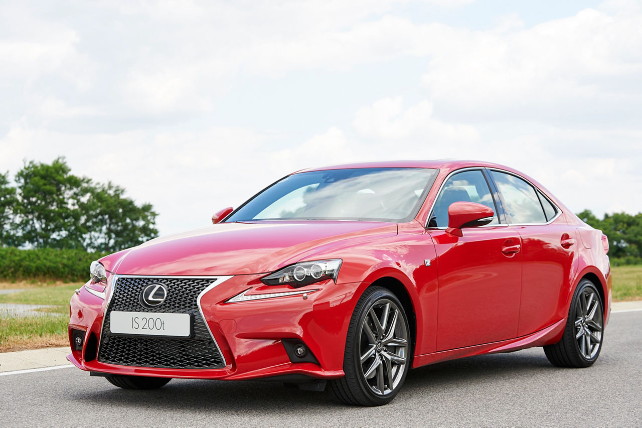 Lexus_IS_200t_01_hi