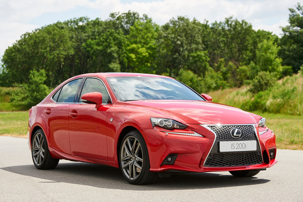 Lexus_IS_200t_04_hi