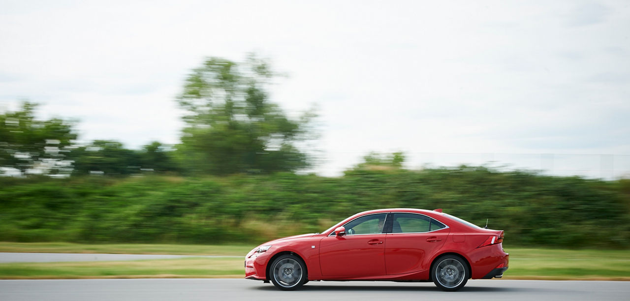 Lexus_IS_200t_05_hi