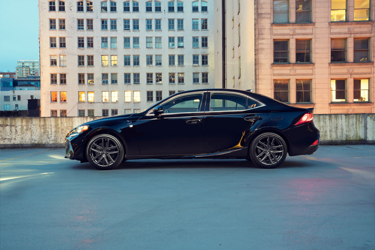 Lexus IS Black Line 02