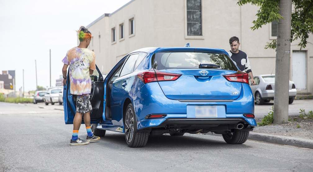 Mango-Peeler-and-Eli-Schwanz-next-to-Corolla-iM.jpg
