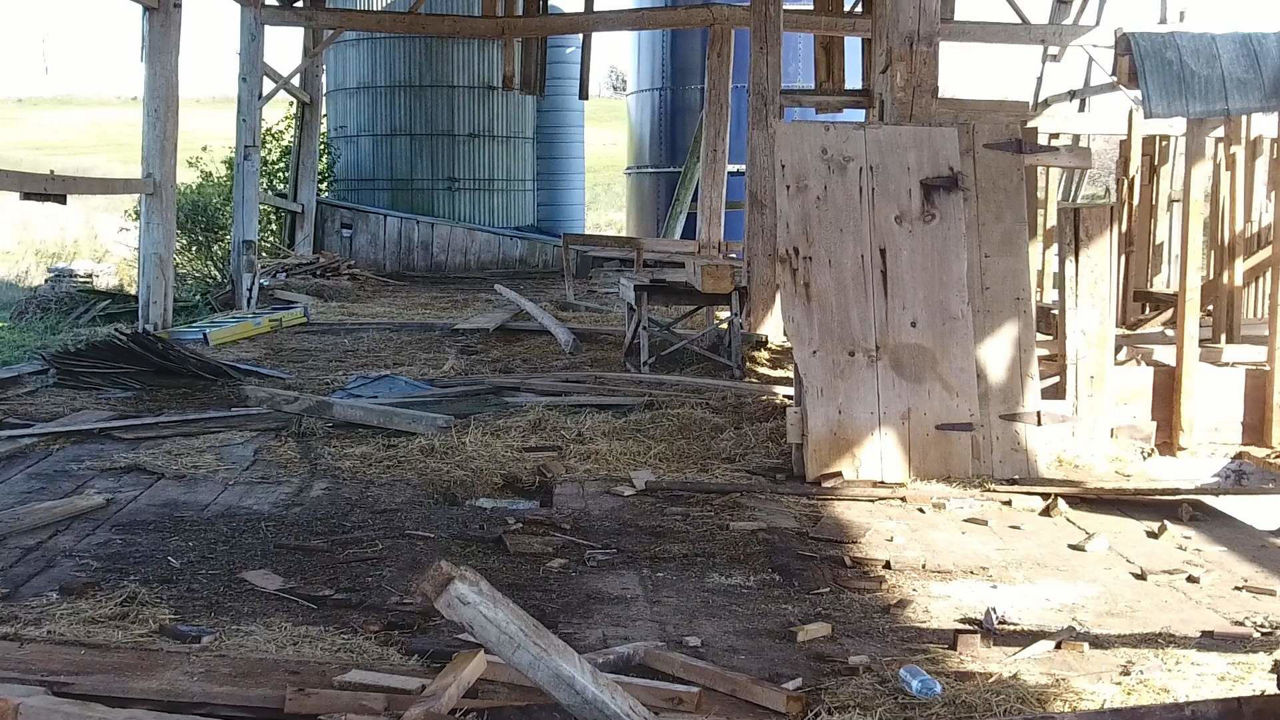 SebClovis_Barn_1.jpg