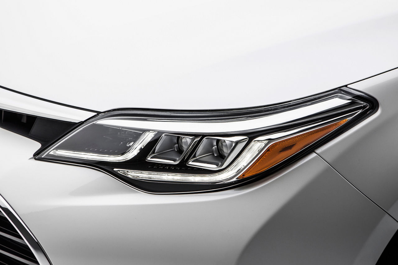 TMS-2015CAS_2016_Toyota_Avalon_012
