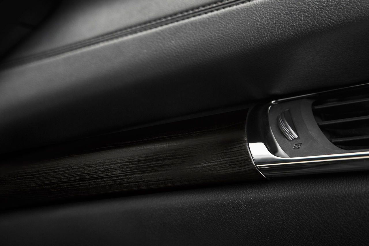 TMS-2015CAS_2016_Toyota_Avalon_016