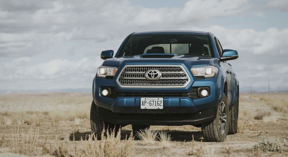 Toyota-Tacoma-Driving-in-Desert.jpg
