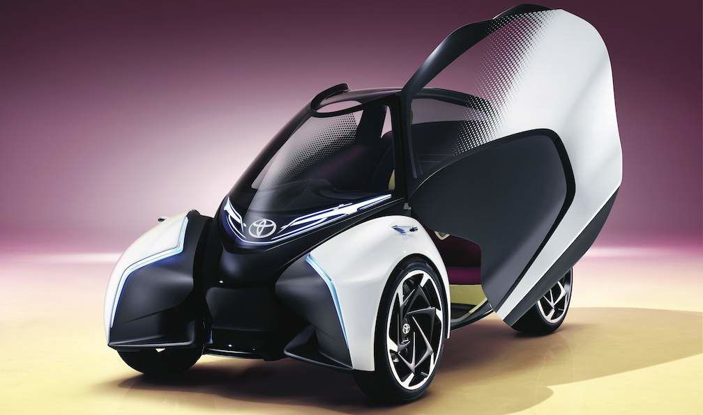 Toyota-i-TRIL-Concept-Butterfly-Door.jpg
