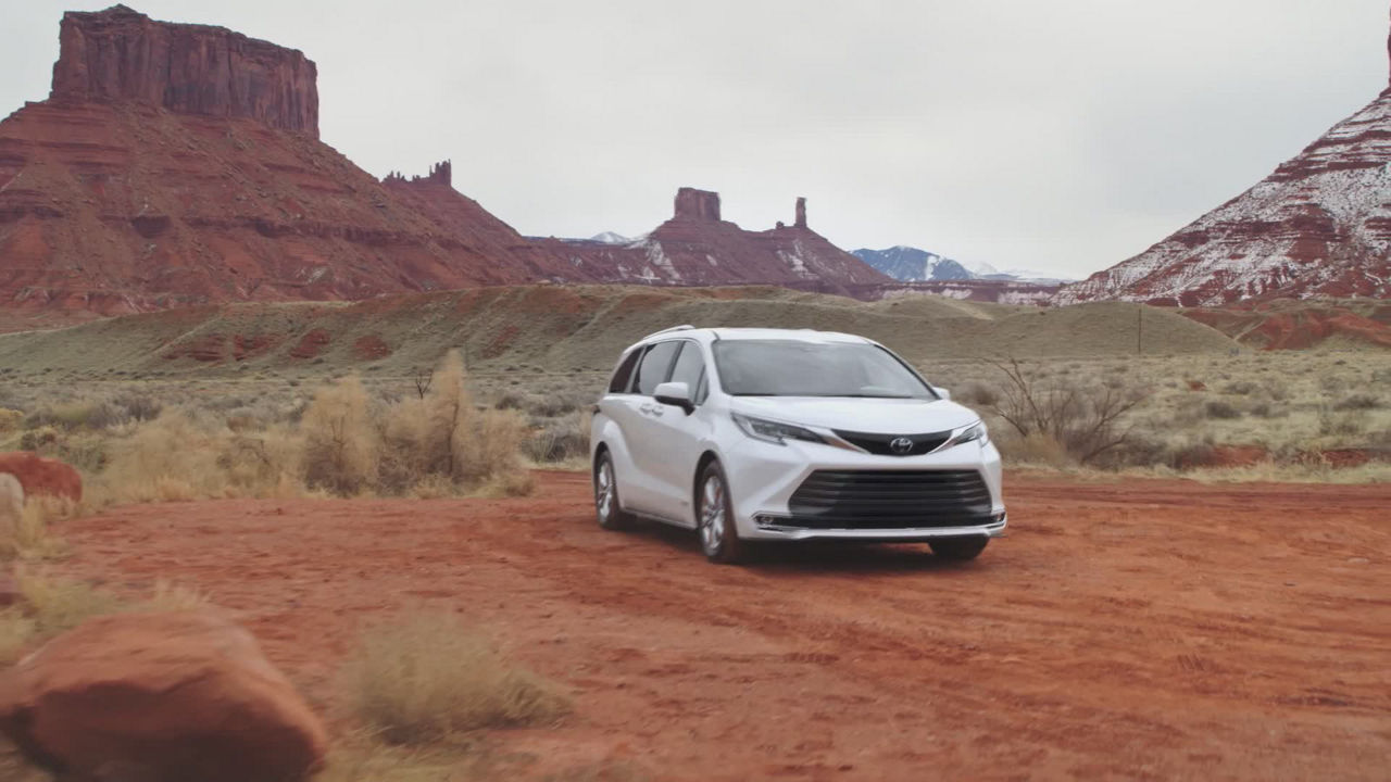 Toyota 2021 Sienna Limited Broll New