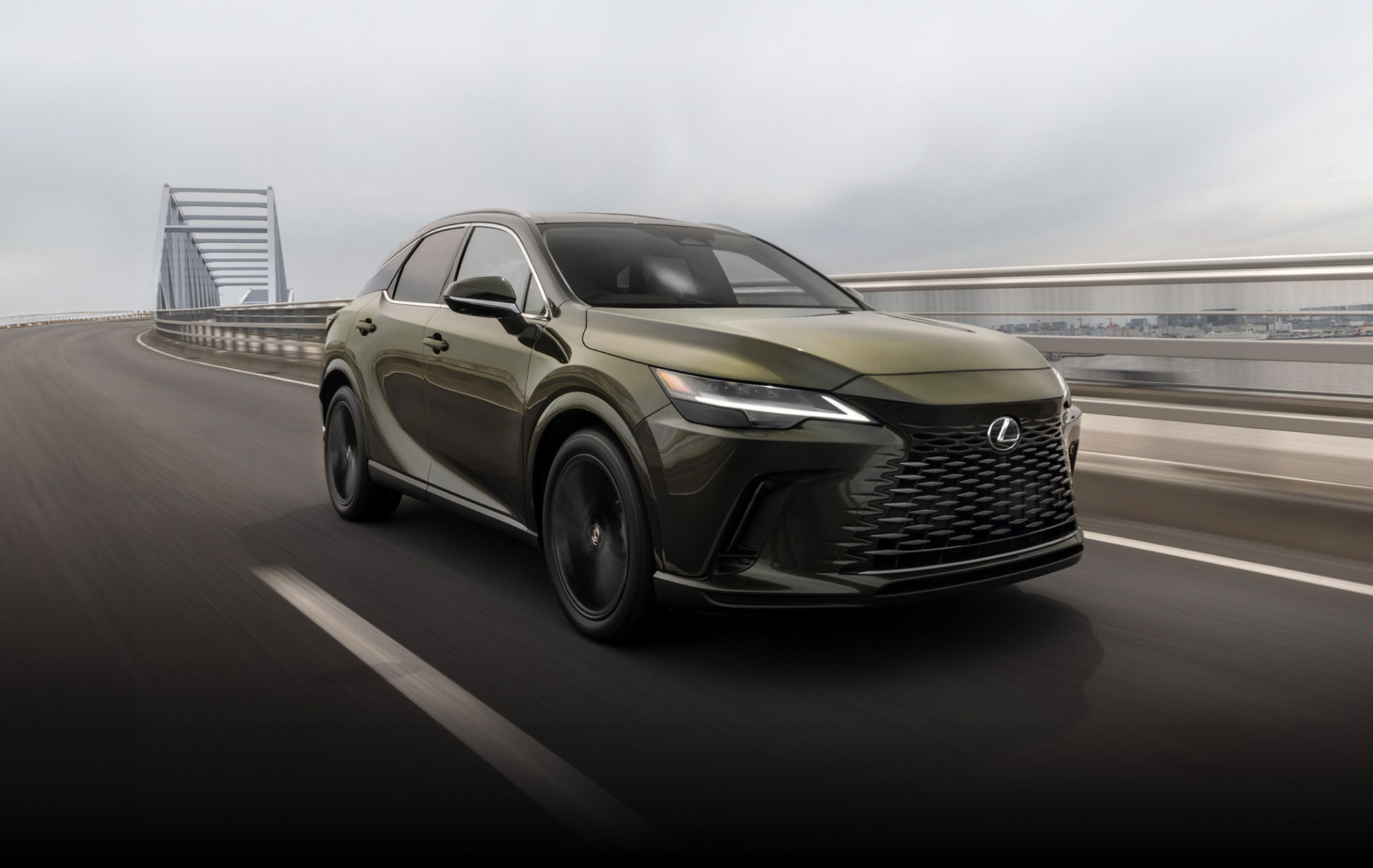 lexus-2025-overview-hero-rx350h-ultra-luxury-nori-green-pearl-x