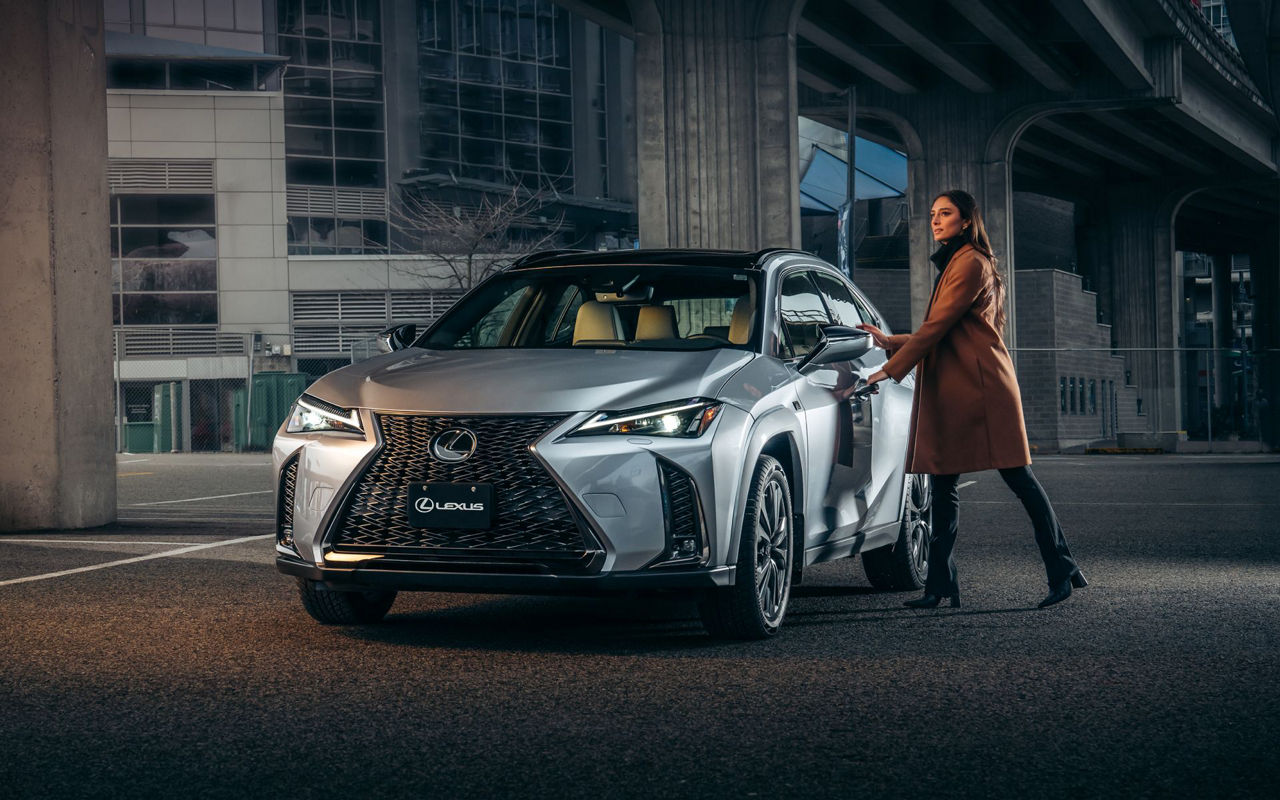lexus-2025-ux-300h-fsport-design-iridium-black-roof-front-left-x
