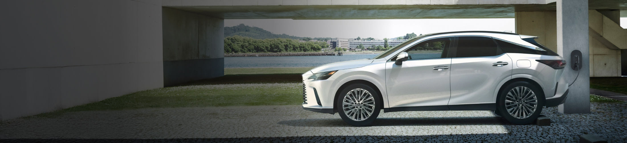 lexus-2026-features-cross-shop-banner-rx-450-plus-eminent-white-pearl-l