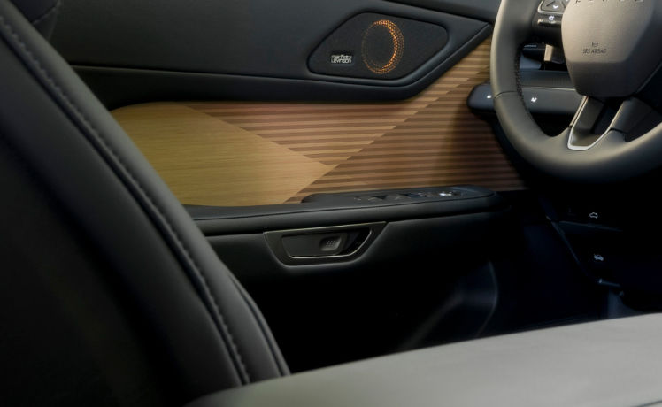 lexus-2026-features-design-es-350e-black-interior-bamboo-layering-comfortable-luxurious-interior-p