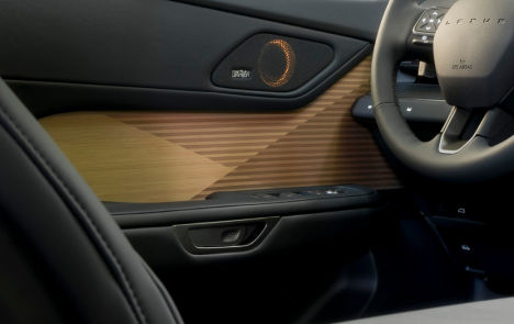 lexus-2026-features-design-es-350e-black-interior-bamboo-layering-comfortable-luxurious-interior-s