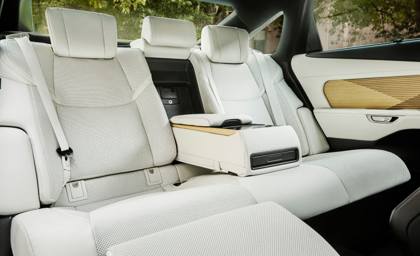 lexus-2026-features-design-es-350e-interior-white-bamboo-layering-comfortable, luxurious-l