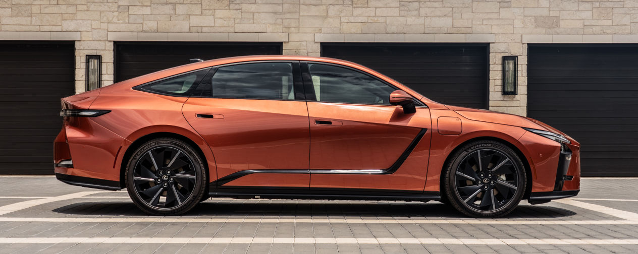lexus-2026-features-design-es-500e-luxury-copper-crest-catch-every-eye-l