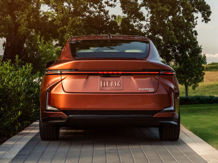 lexus-2026-features-design-hero-es-500e-luxury-copper-p