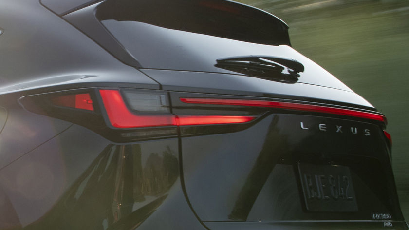 lexus-2026-features-design-nx-350-rear-blade-lamp-l