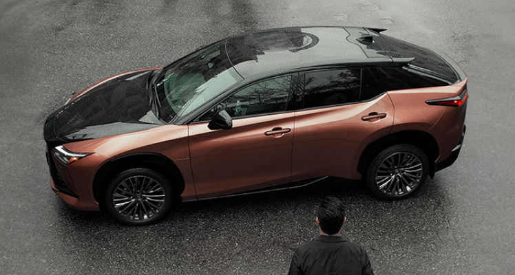 lexus-2026-features-design-rz-450e-executive-copper-crest-black-onyx-roof-hood-p