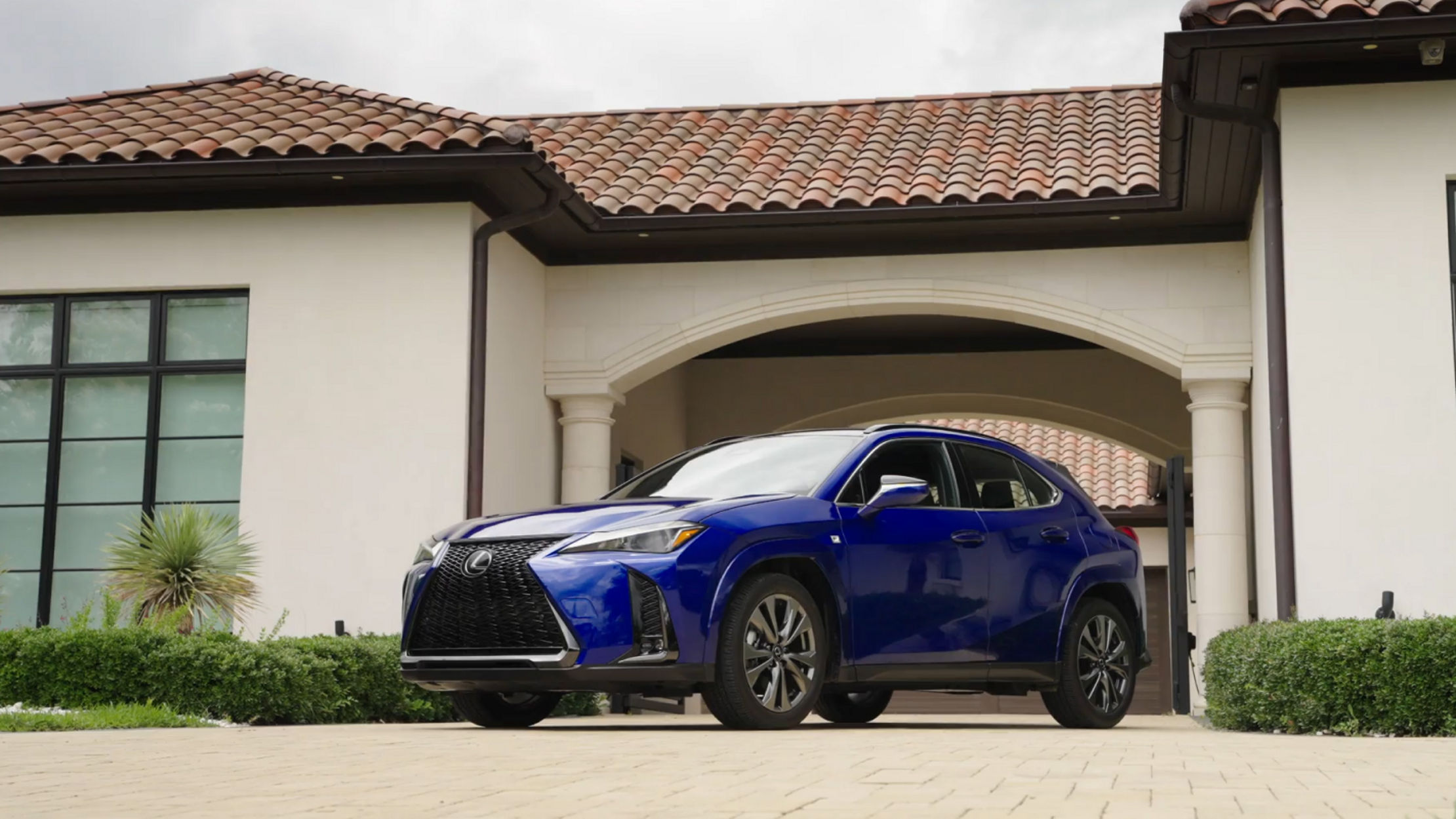 lexus-2026-features-design-ux-300h-fsport-ultrasonic-blue-mica-video-thumbnail