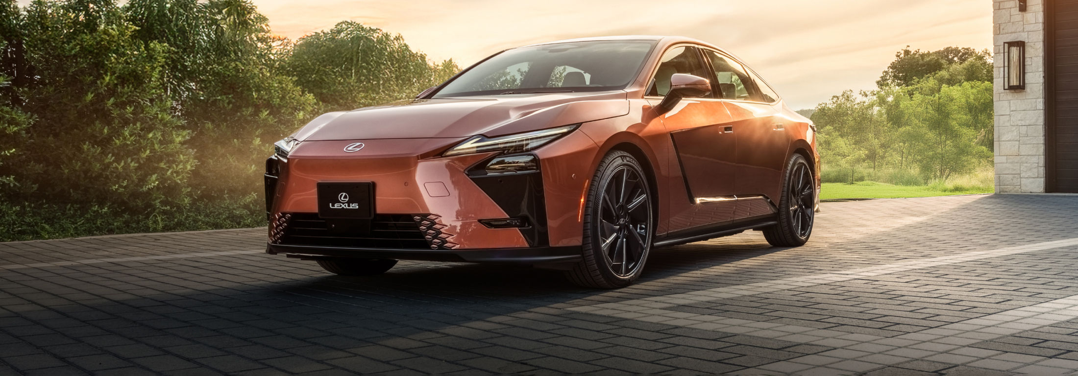 lexus-2026-features-hero-es-500e-luxury-in-copper-crest-l-2