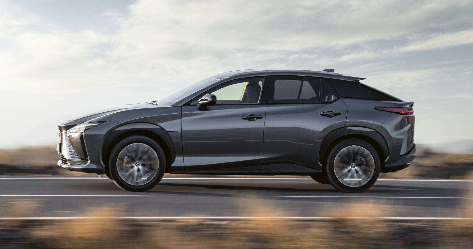 lexus-2026-features-performance-rz-450e-luxury-cloudburst-grey-l