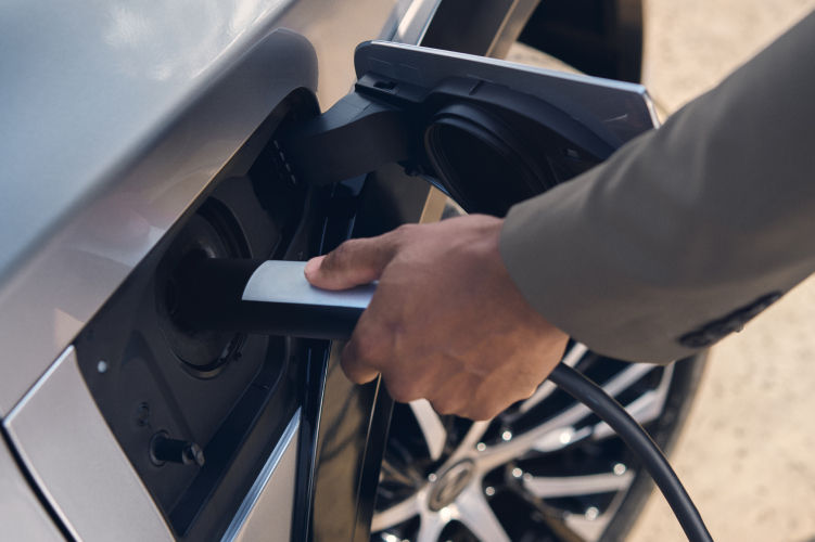 lexus-2026-features-performance-rz-450e-luxury-iridium-charging-l