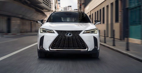 lexus-2026-features-performance-ux-300h-fsport-design-ultra-white-black-roof-front-s