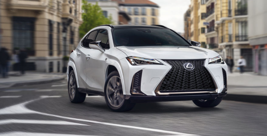 lexus-2026-features-performance-ux-300h-fsport-design-ultra-white-black-roof-side-l