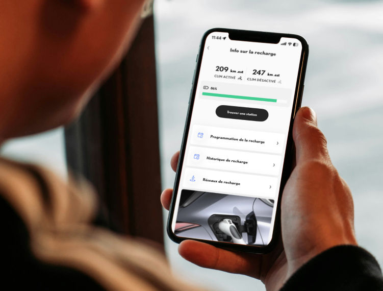 lexus-2026-features-technology-lexus-charging-screen-app-fr-l