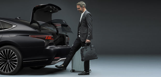 lexus-2026-features-technology-ls-500-awd-heritage-edition-ninety-noir-trunk-door-kick-sensor-l